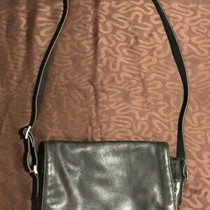 TIGNANELLO Medium Sized Messenger Smooth Leather Bag Black